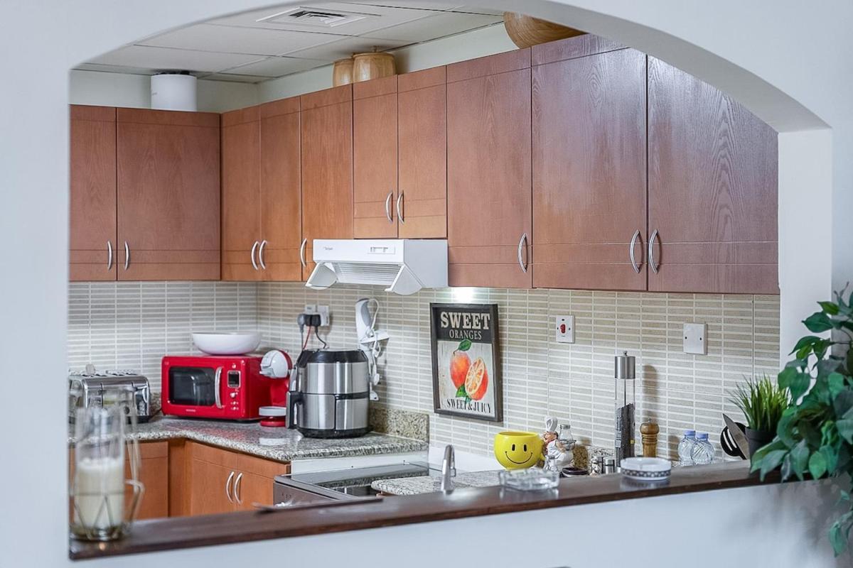 Modern Aesthetic 1-bedroom With Exudes Warmth And Style In Jlt! Lejlighed Dubai