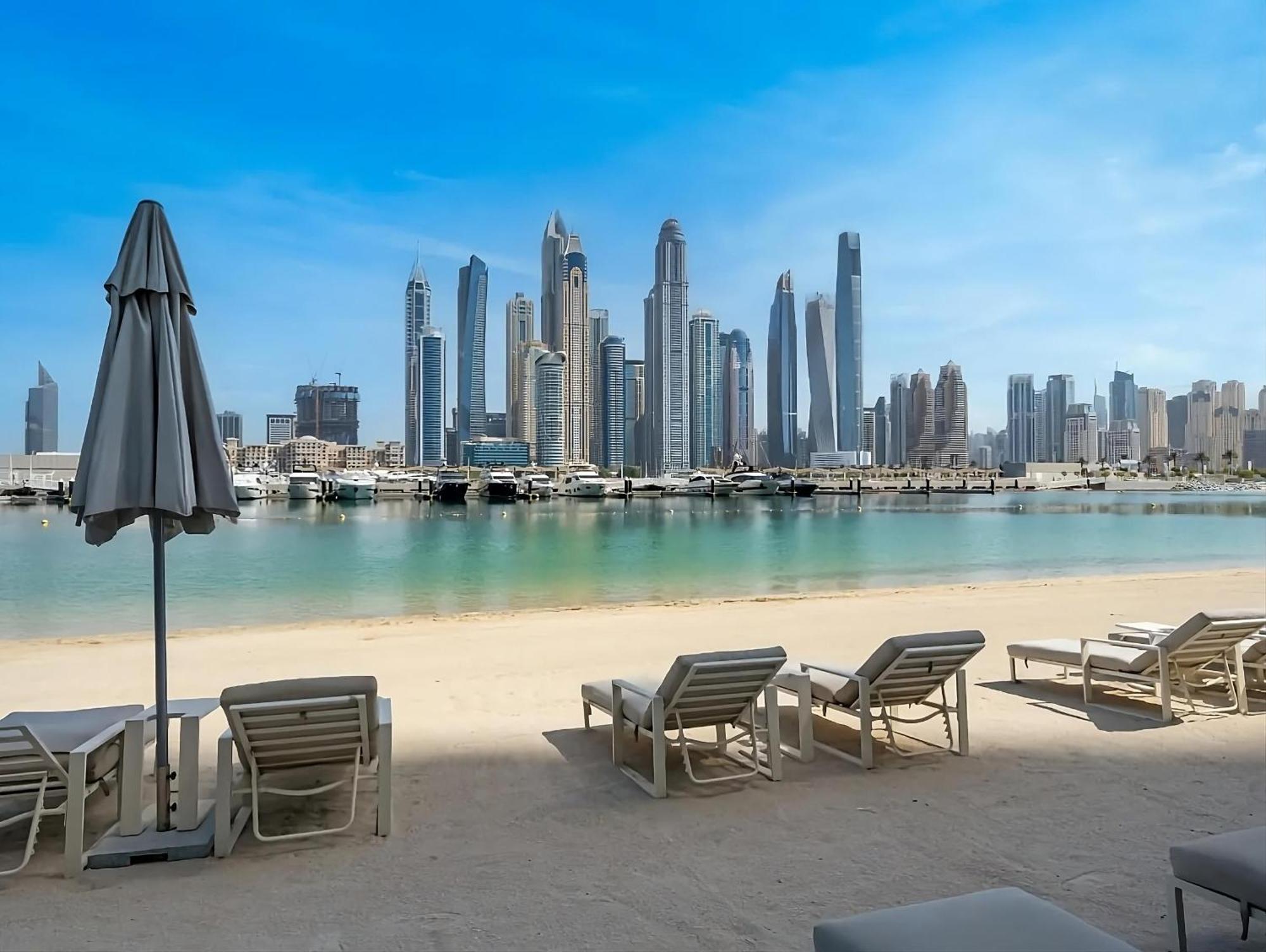 Oceanfront Escape: Stylish 1 Bedroom In Beachfront *