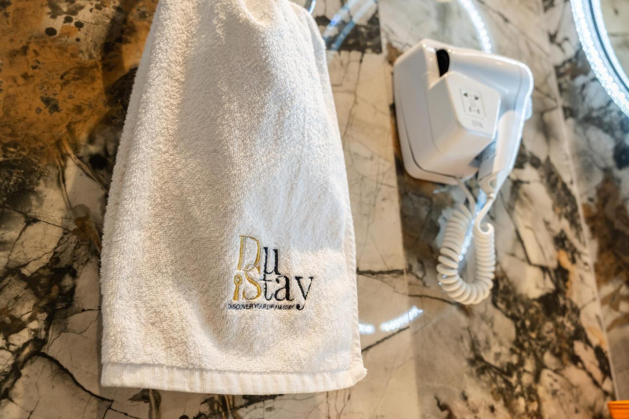 Luxury Getaway At Creek Harbour - By Dustay *