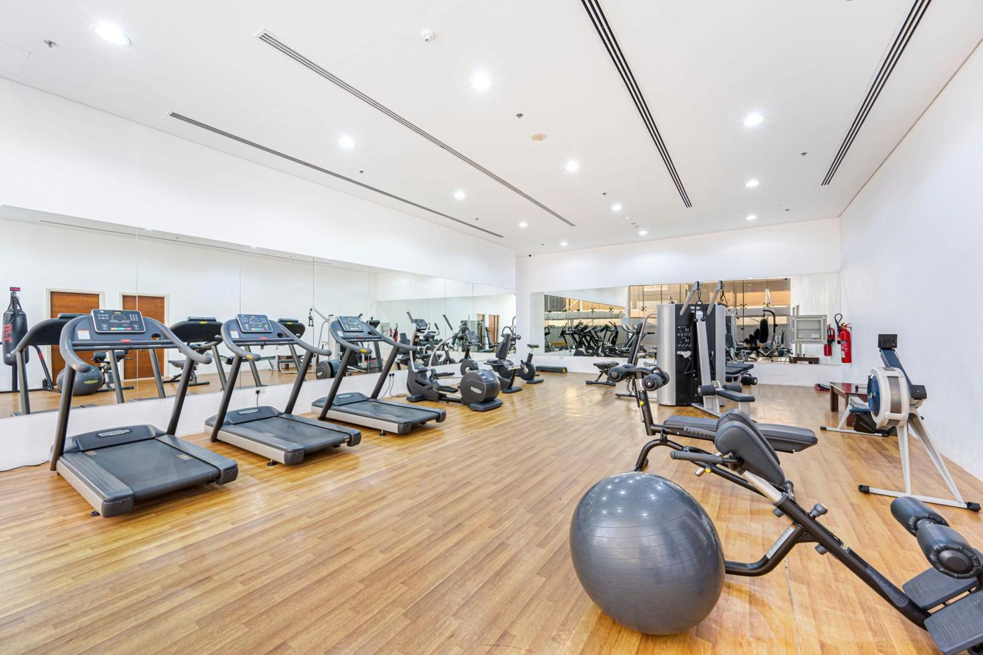 Apartment Elegant Near Silicon Mall *