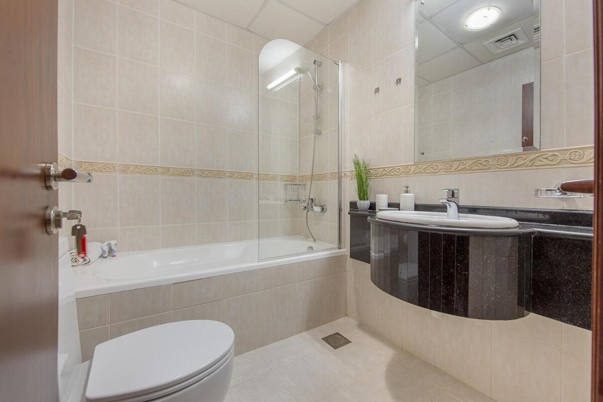 Spacious 1-bedroom At Elite Tower In Marina, Near To To Dubai