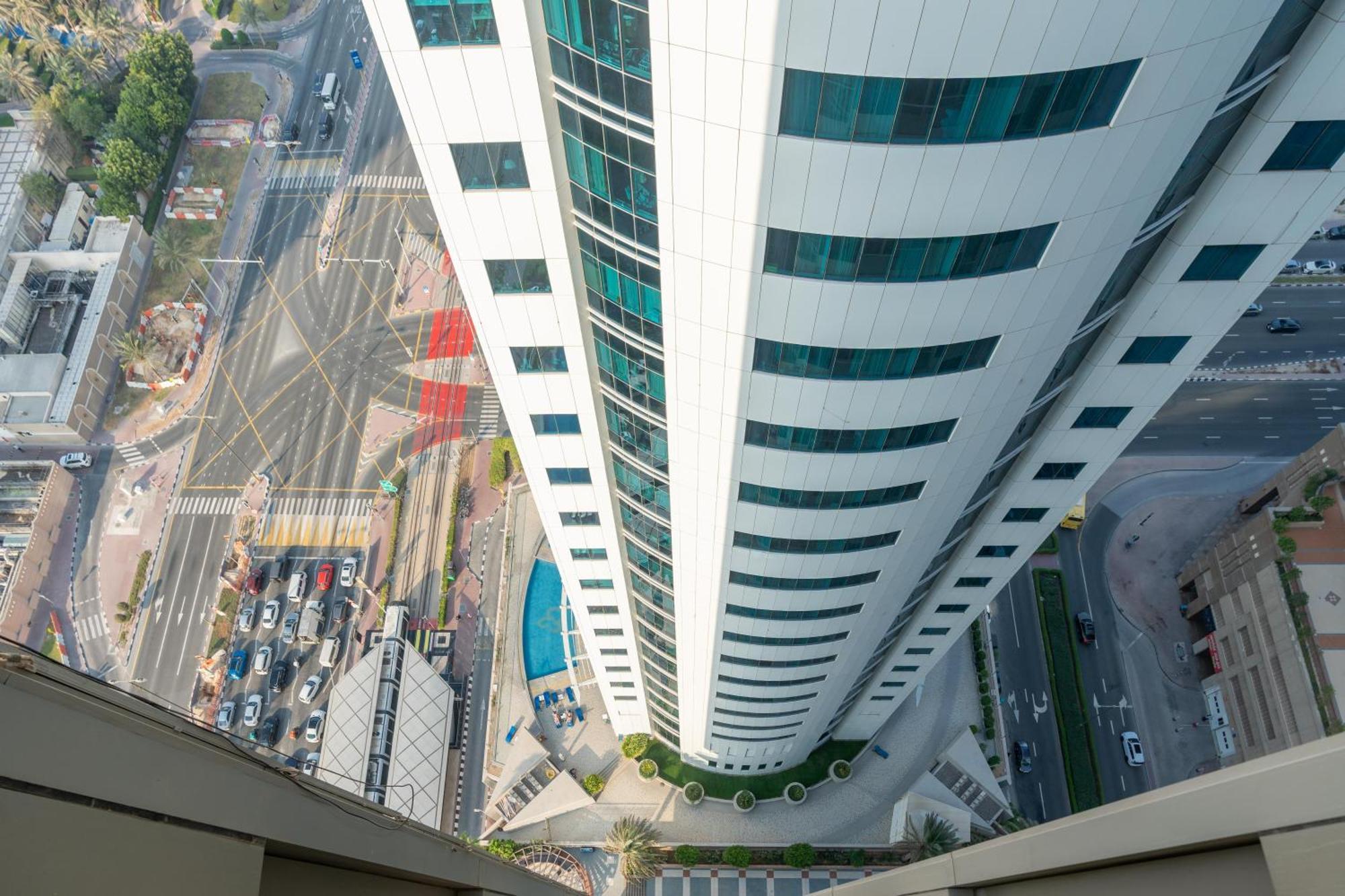 Ultimate Spacious 1br Sea View Great Location In Marina