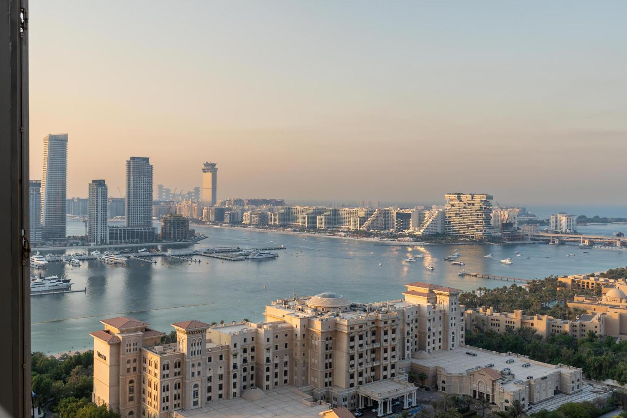 Ultimate Spacious 1br Sea View Great Location In Marina