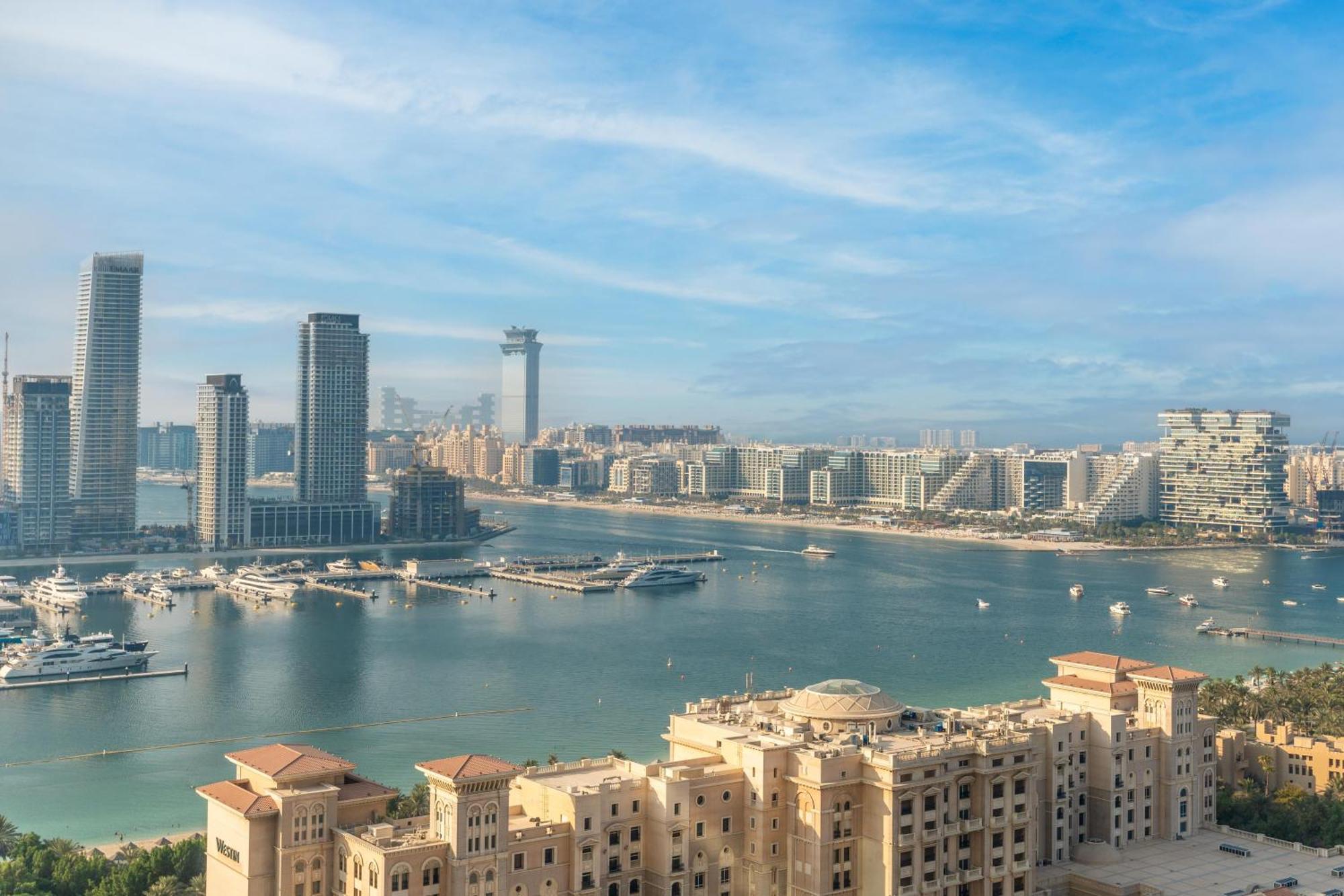Ultimate Spacious 1br Sea View Great Location In Marina * Dubai