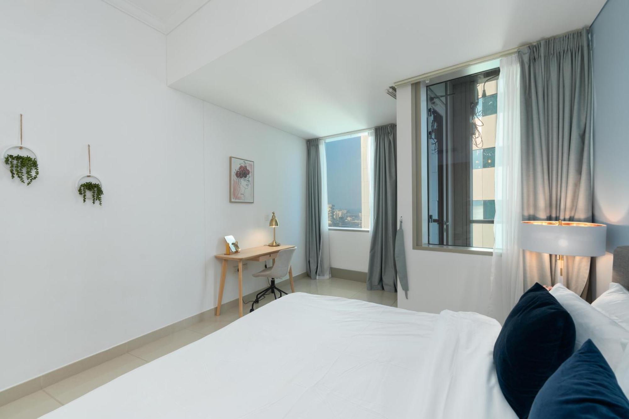 Ultimate Spacious 1br Sea View Great Location In Marina