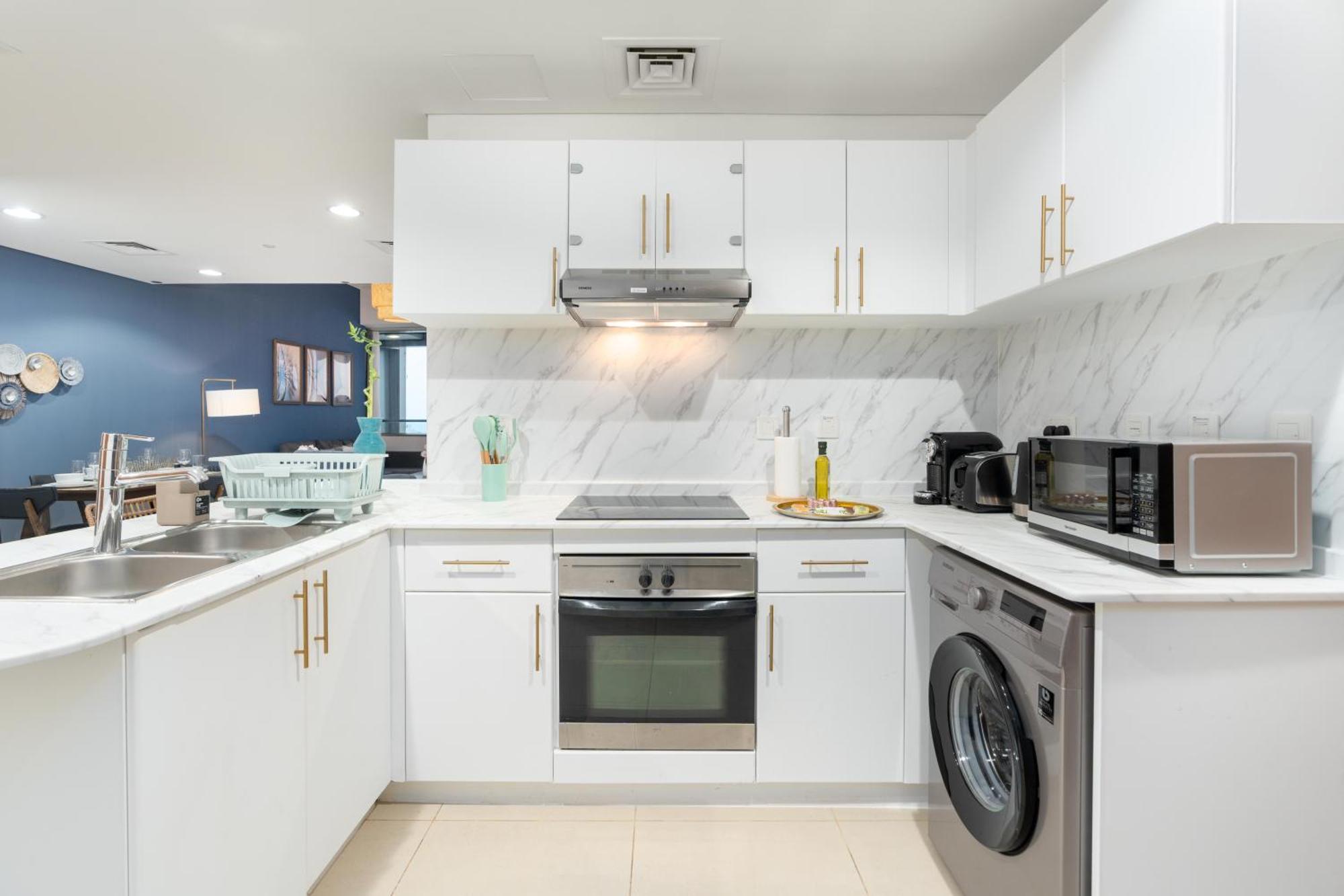 Ultimate Spacious 1br Sea View Great Location In Marina * Dubai