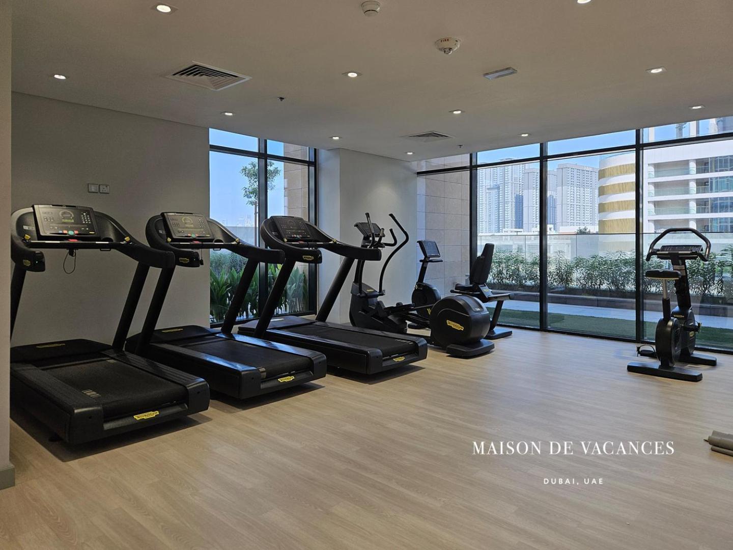Pool View 10mins From Mall Apartment Dubai
