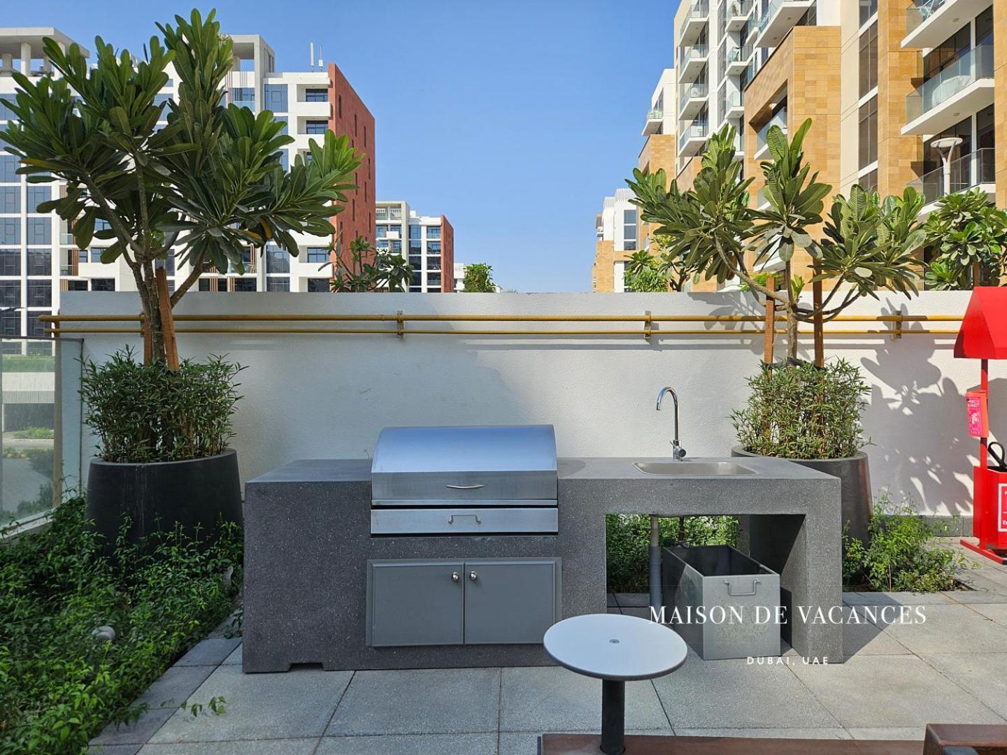 Pool View 10mins From Mall * Dubai
