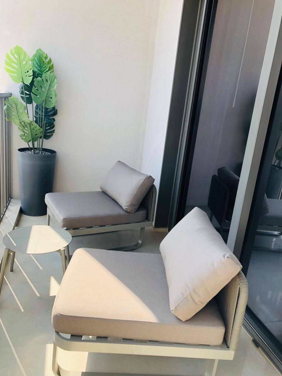 Appartement Mag 960 6 Mins To Burj Khalifa Free Chauffeur Service For Bookings 7 Days And To And From From Airport Dxb ,luxury Quality,complimentary Guest Welcome Pack Dubai