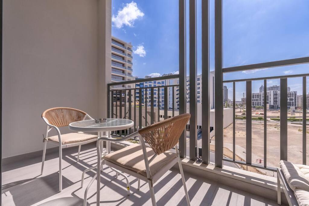 Location And Work And Chill Near Miracle Garden * Dubai