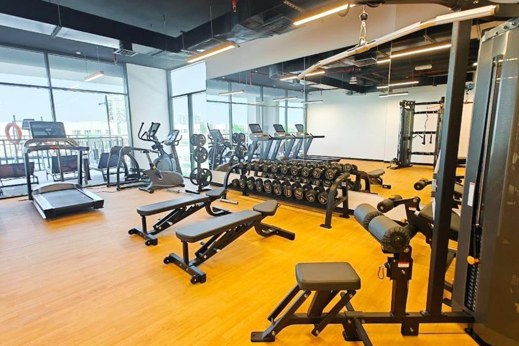 Location And Work And Chill Near Miracle Garden Apartment Dubai