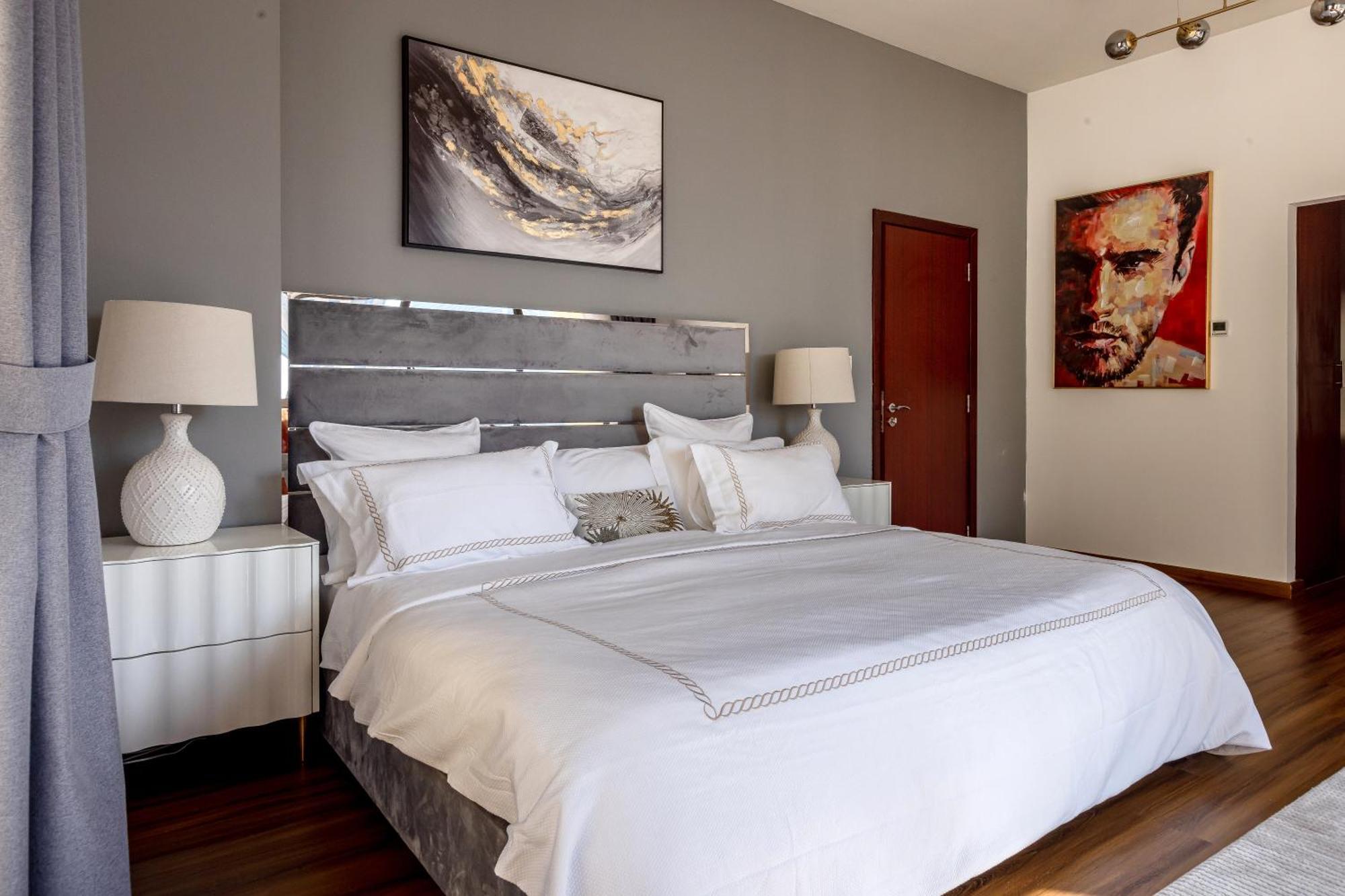 Luxury 1 Bedroom With Amazing Full Sea View!