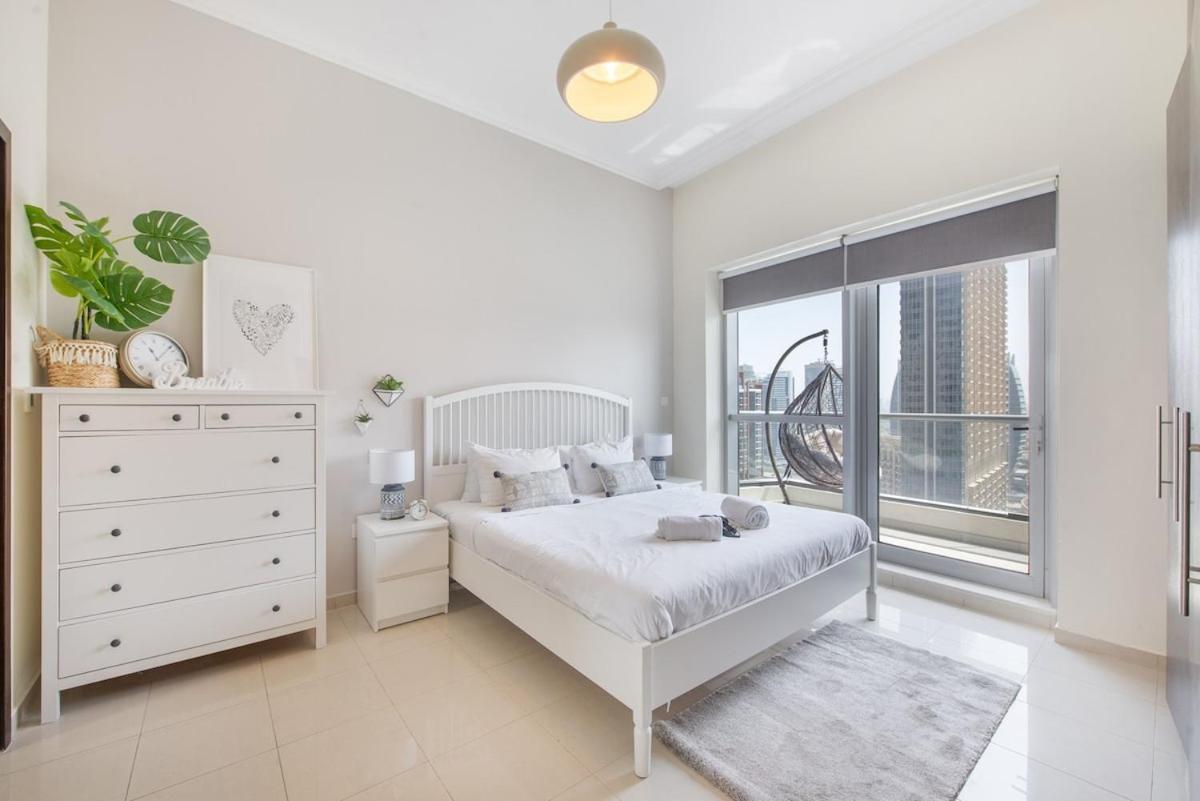 Warm And Airy 1-bedroom With Exceptional Views In Marina Appartement