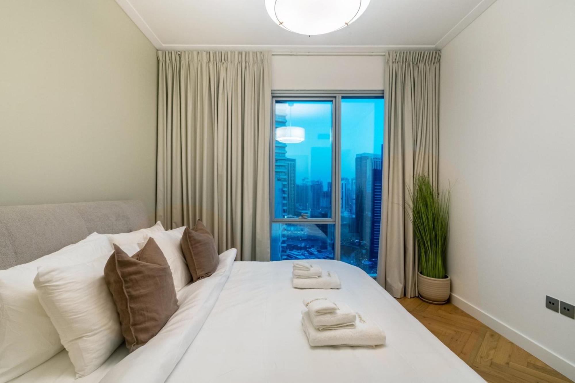 Marina Royale 3 Bedroom I Luxe Marina Harbour & Yacht Club Views I Nearby To A I Free Pool, Gym, Wi-fi And Parking I By Meerak Dubaï