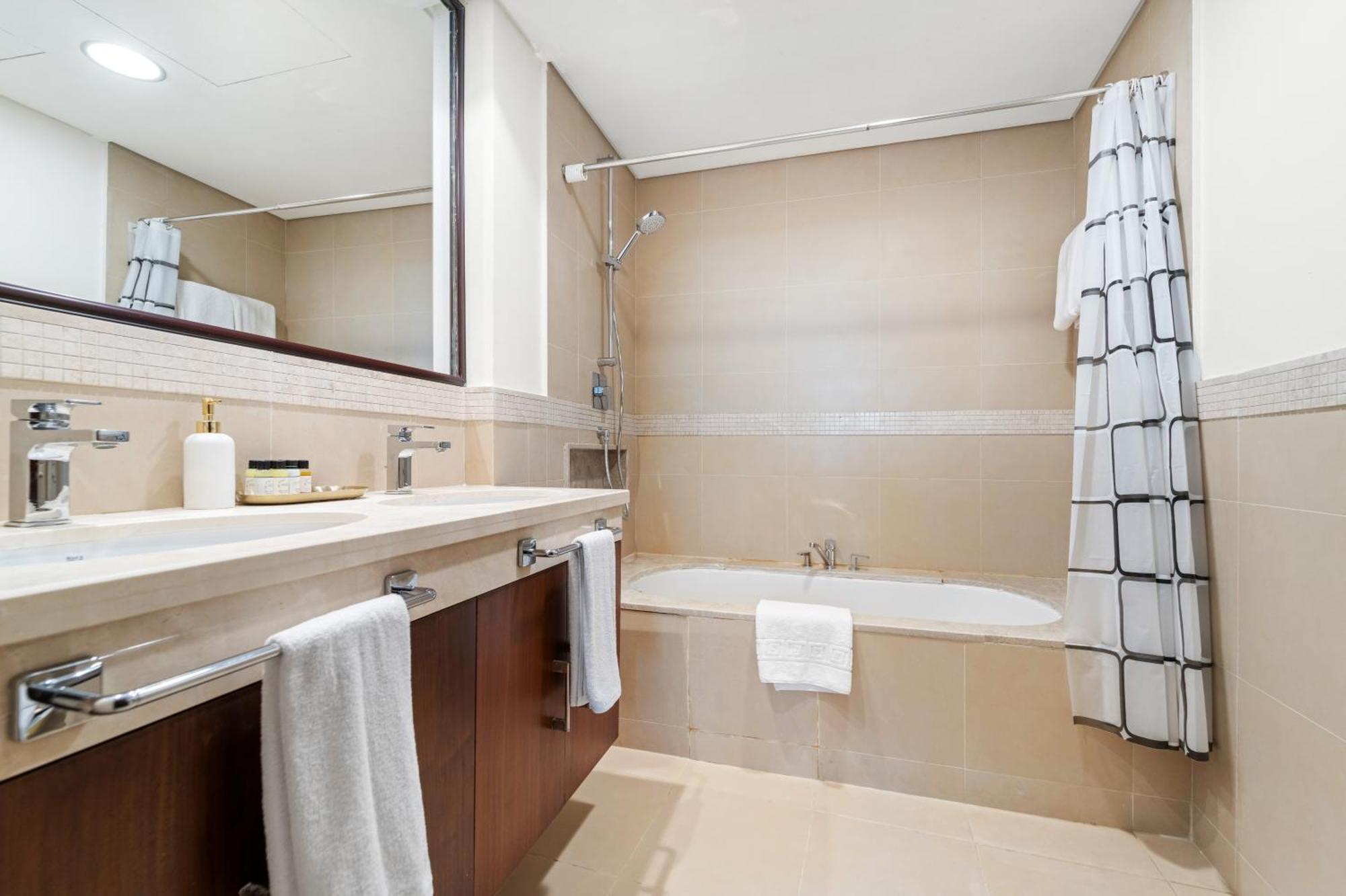 First Class 2br With Full Skyline & Sea View Apartament