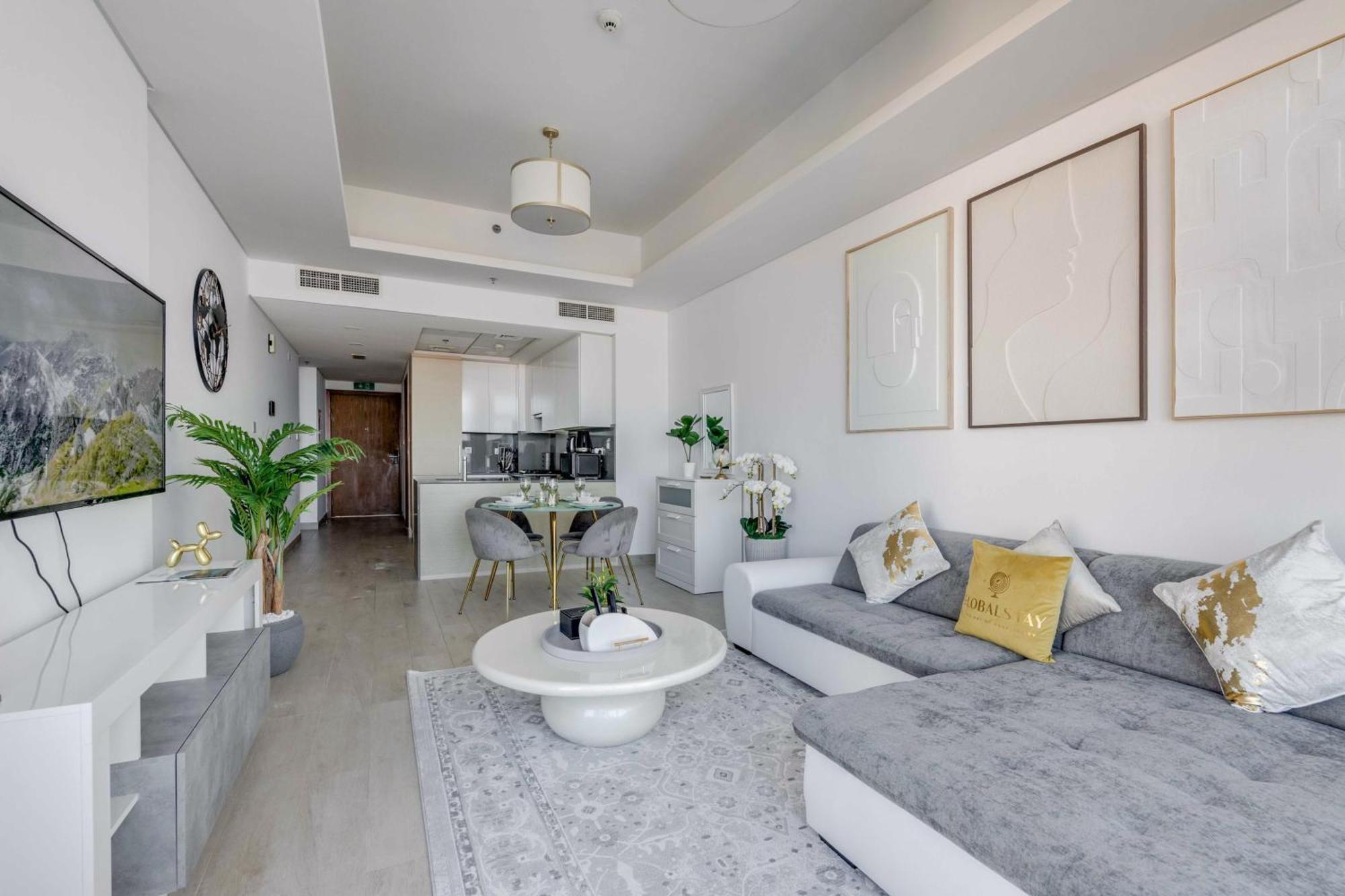 Luxury Azizi Mina Beachfront Apartament