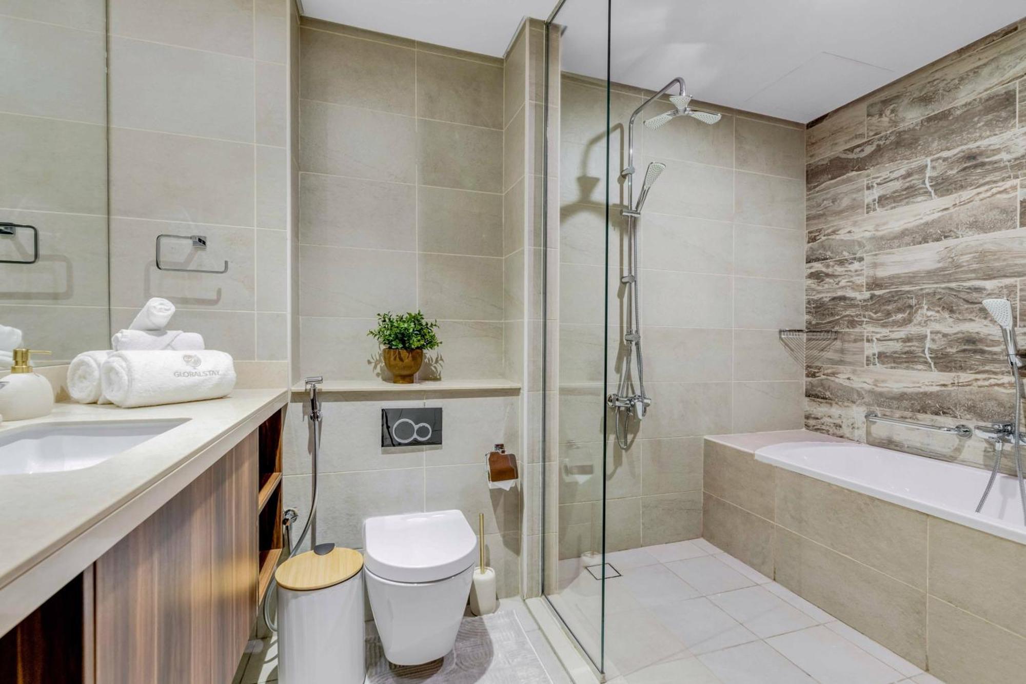 Luxury Azizi Mina Beachfront Apartament Dubai