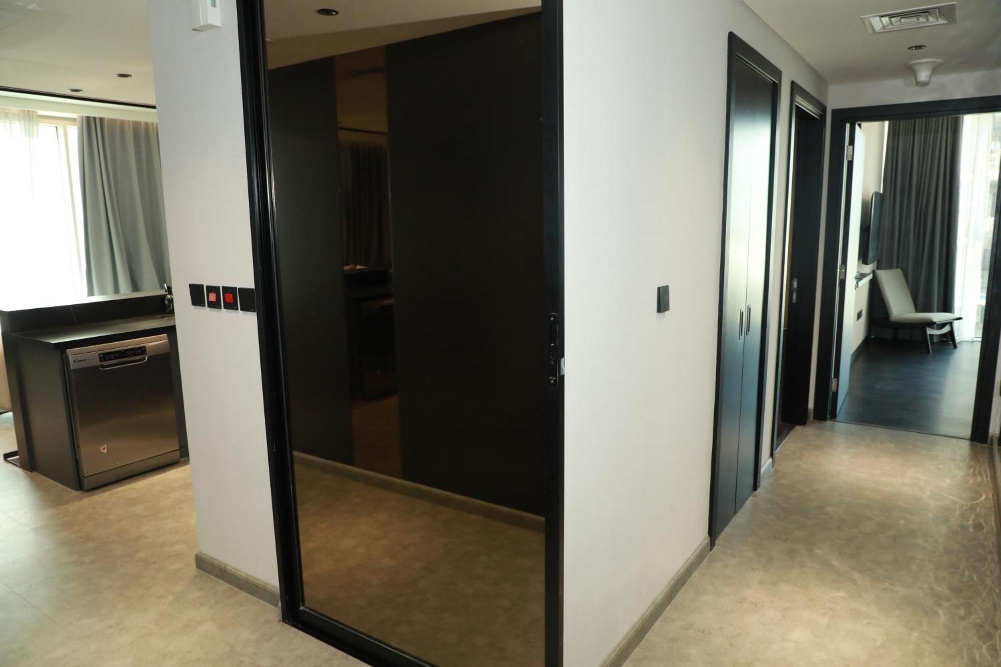 Luxury 2-bed Flat, Prime Location, Burj View & World Highest Running Track Appartement