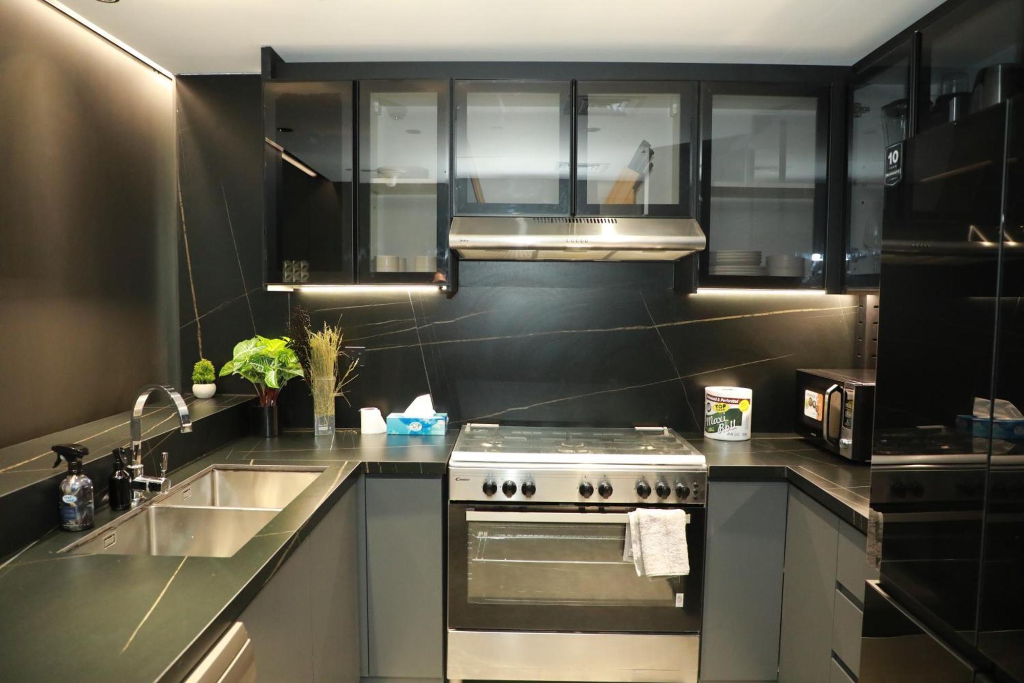 Luxury 2-bed Flat, Prime Location, Burj View & World Highest Running Track Appartement Dubaï