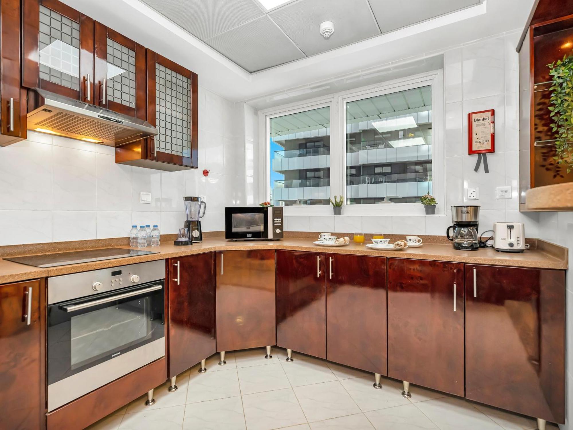 Spacious Near Metro & In Marina Dubaï