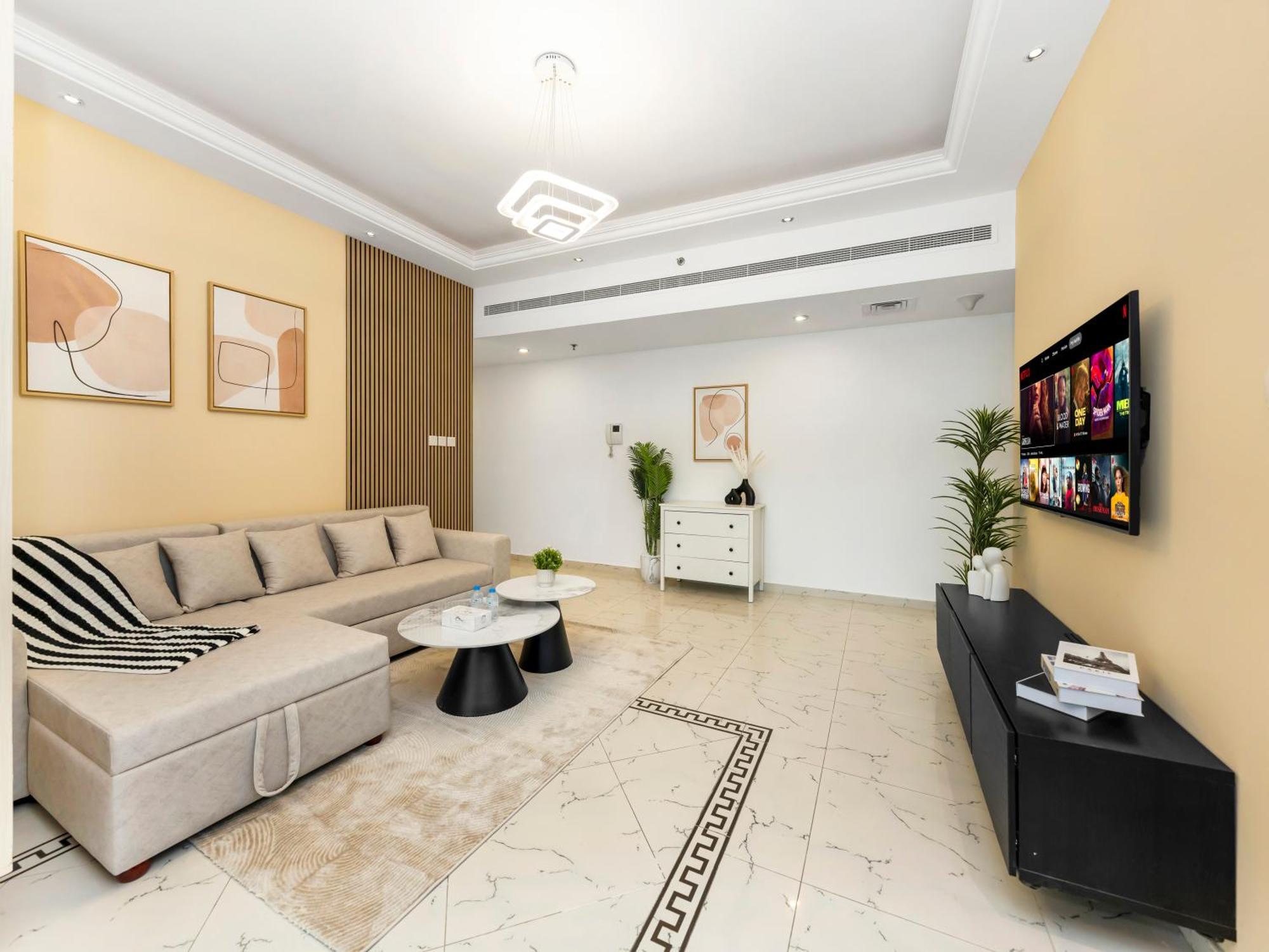 Spacious Near Metro & In Marina Dubaï