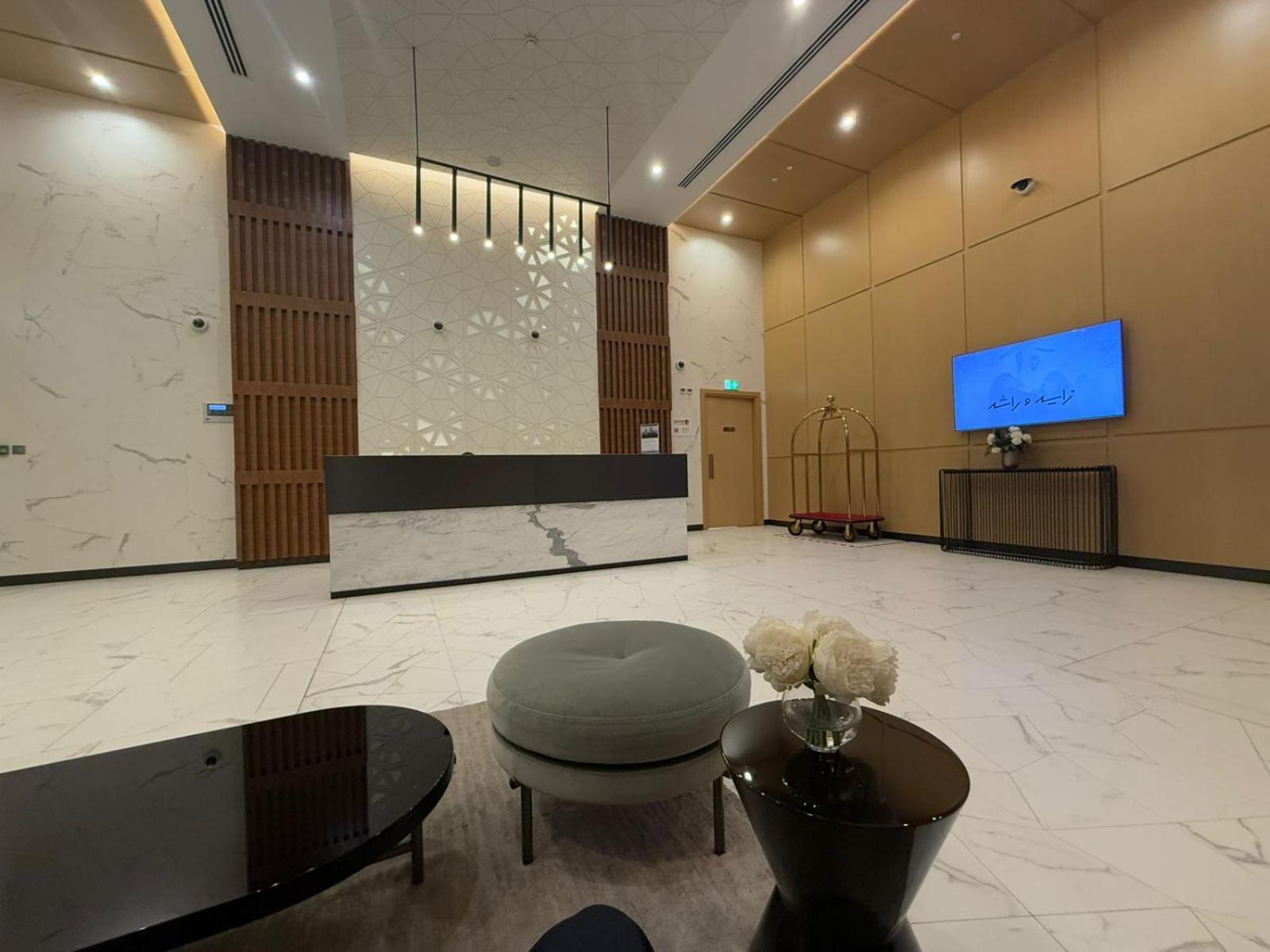 Luxury 2-bed Flat, Prime Location, Burj View & World Highest Running Track Appartement Dubaï