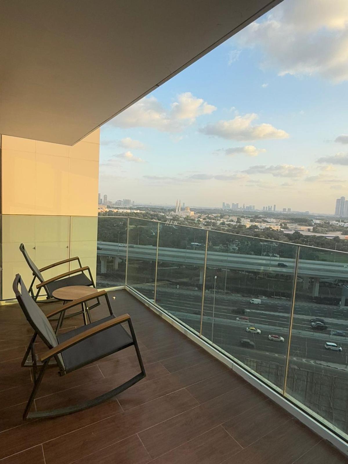 Luxury 2-bed Flat, Prime Location, Burj View & World Highest Running Track Appartement