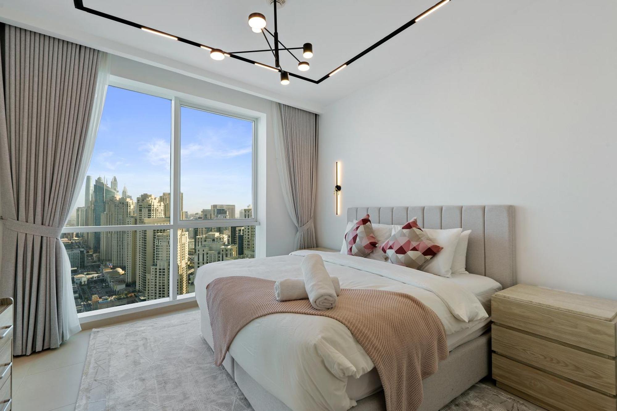 Ferrari Inspired Modern 3bhk With Maids And Full Sea View Appartement Dubaï