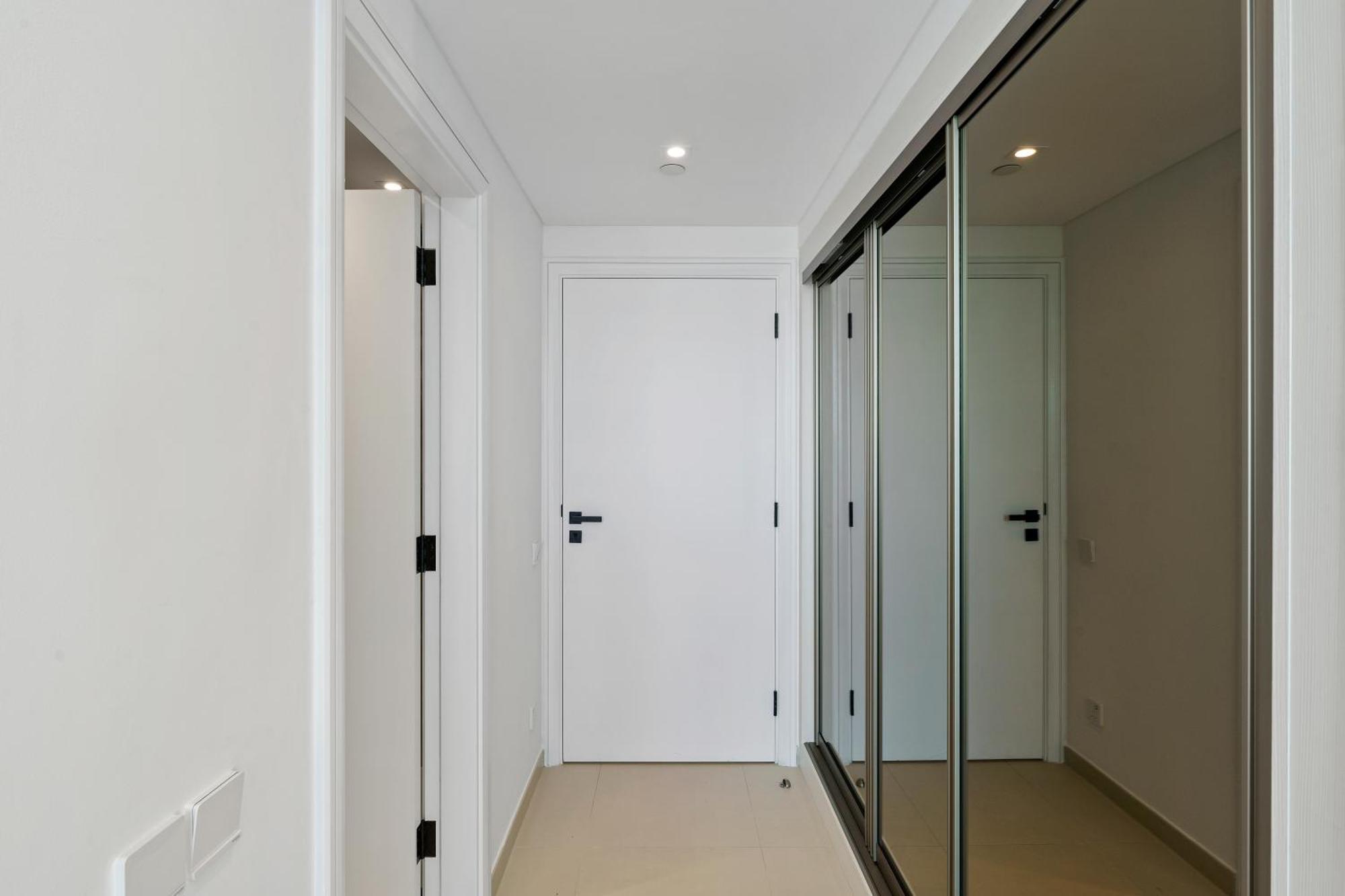 Ferrari Inspired Modern 3bhk With Maids And Full Sea View Appartement