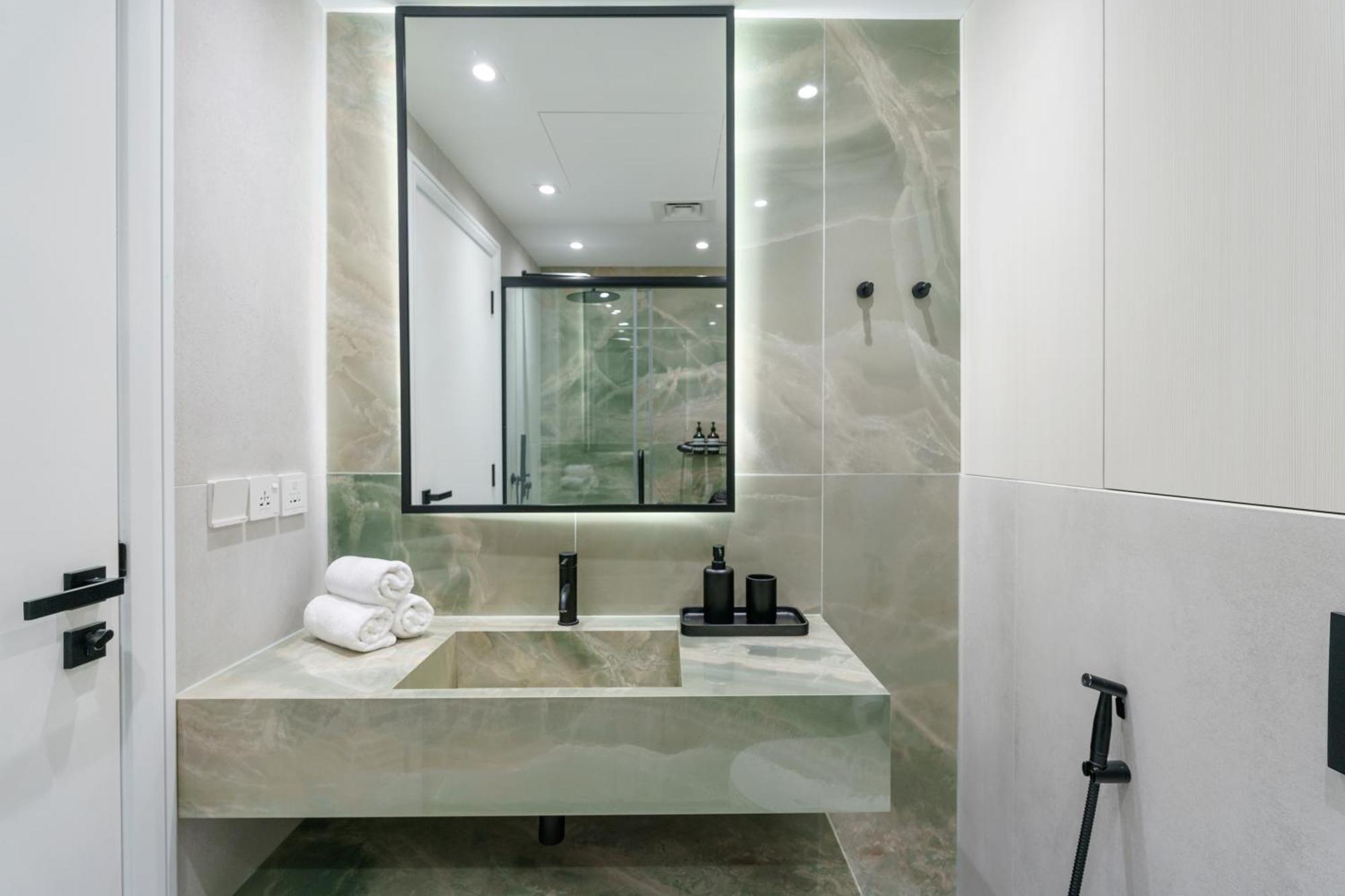 Appartement Ferrari Inspired Modern 3bhk With Maids And Full Sea View *