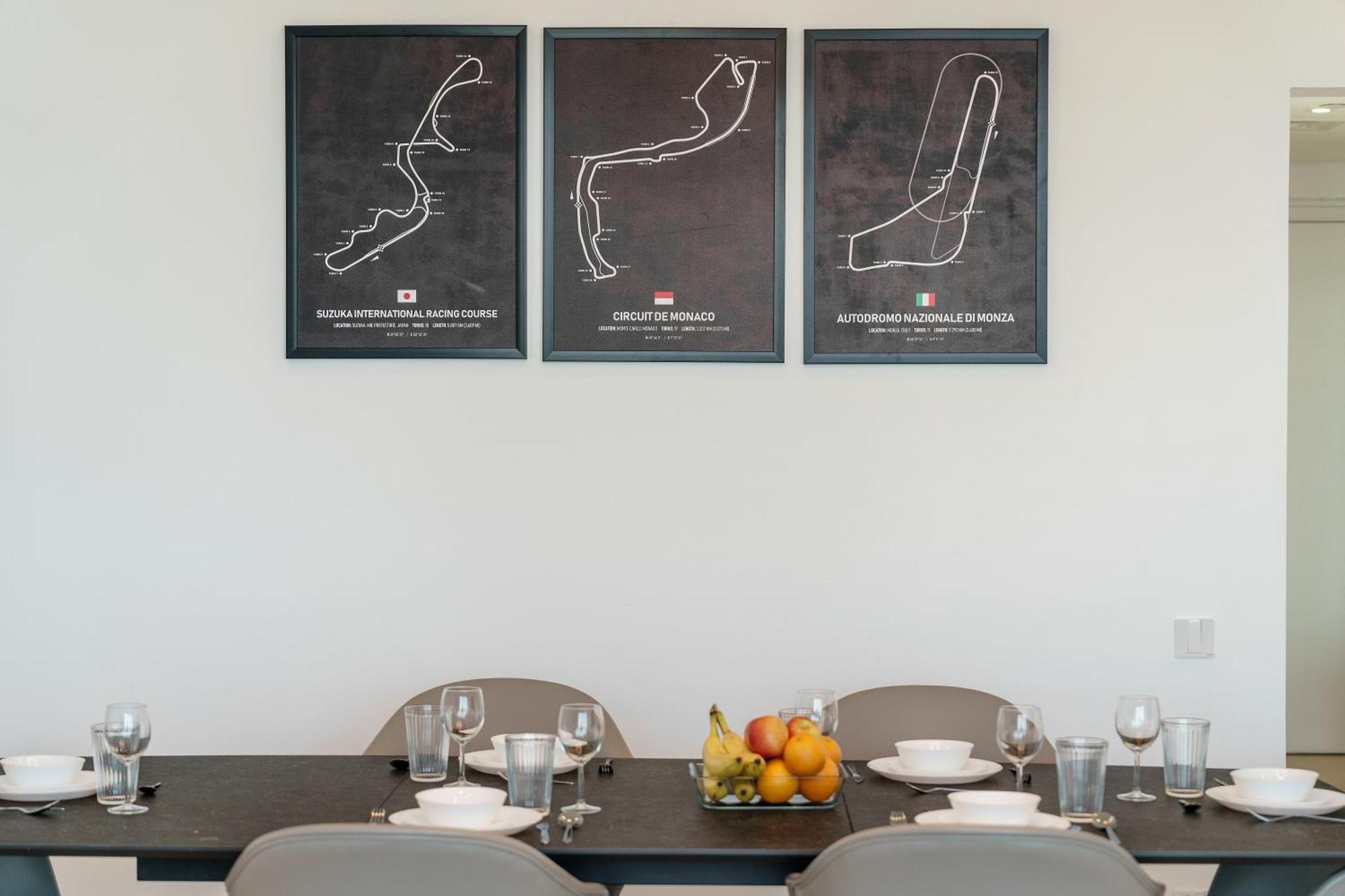 Ferrari Inspired Modern 3bhk With Maids And Full Sea View Appartement Dubaï