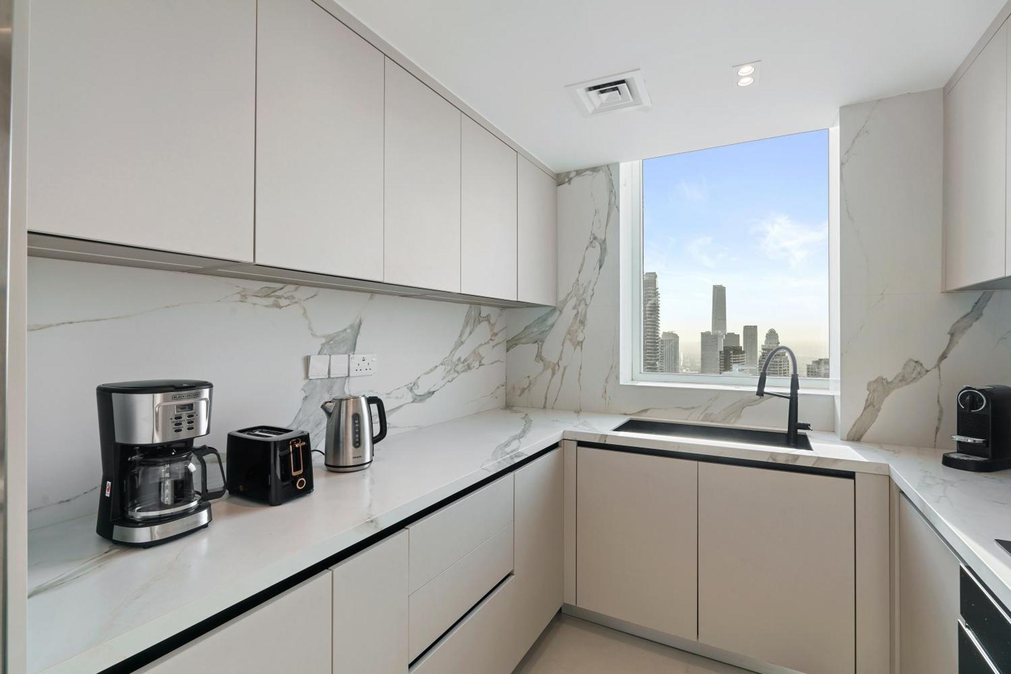 Ferrari Inspired Modern 3bhk With Maids And Full Sea View Appartement *