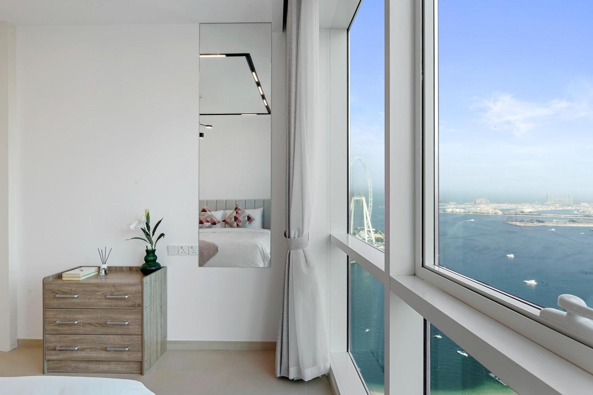 Ferrari Inspired Modern 3bhk With Maids And Full Sea View Appartement *