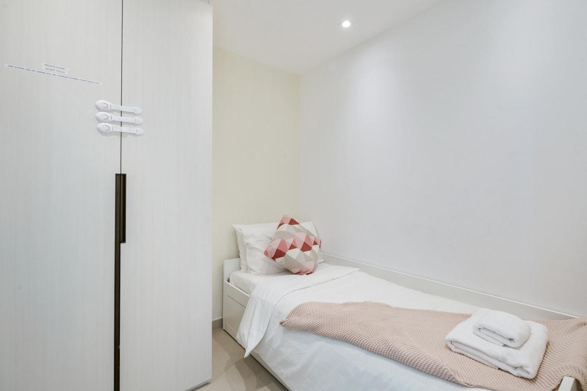 Ferrari Inspired Modern 3bhk With Maids And Full Sea View Appartement Dubaï