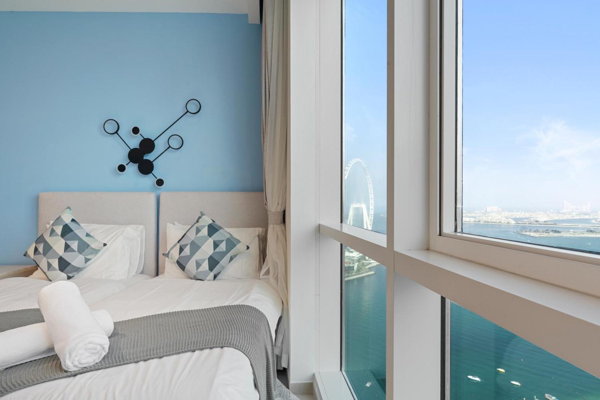 Ferrari Inspired Modern 3bhk With Maids And Full Sea View Appartement Dubaï