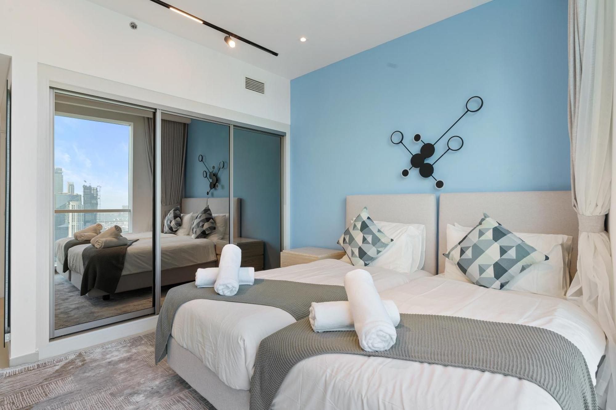 Ferrari Inspired Modern 3bhk With Maids And Full Sea View * Dubaï