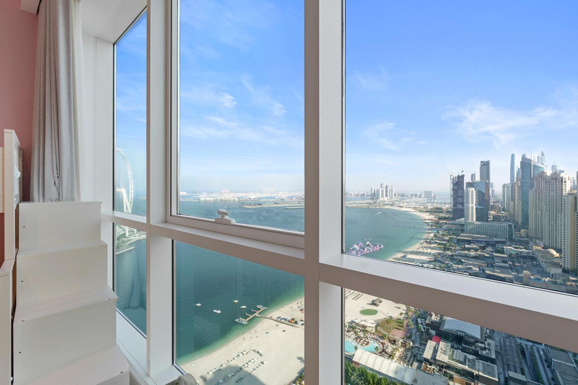 Appartement Ferrari Inspired Modern 3bhk With Maids And Full Sea View