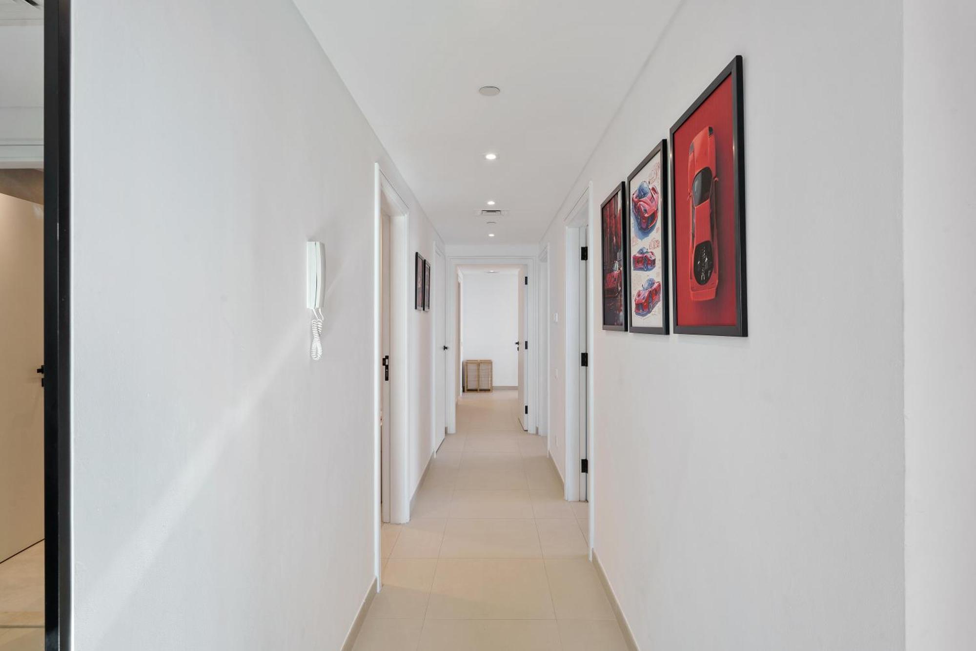 Ferrari Inspired Modern 3bhk With Maids And Full Sea View Appartement *