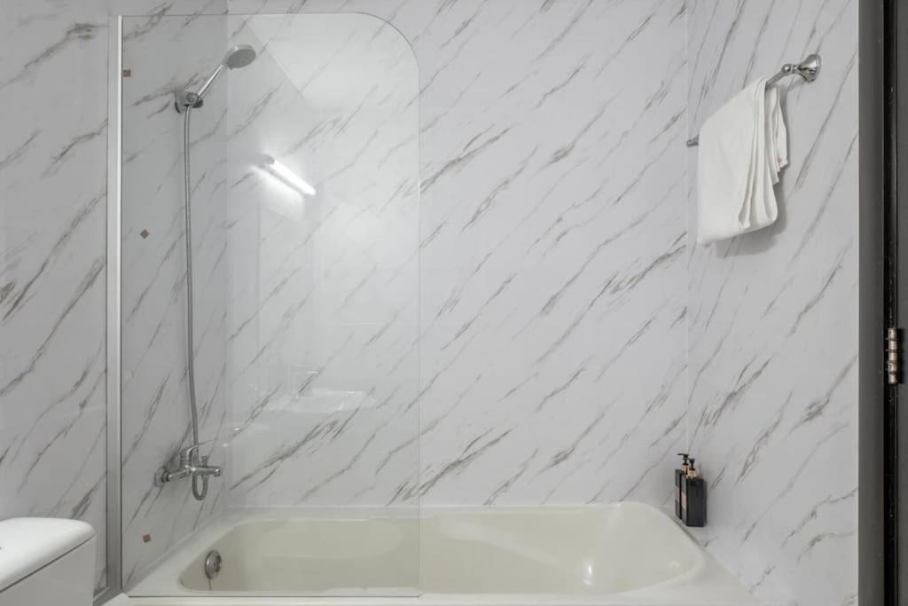 Apartamento Escan Tower Marina View Dubái