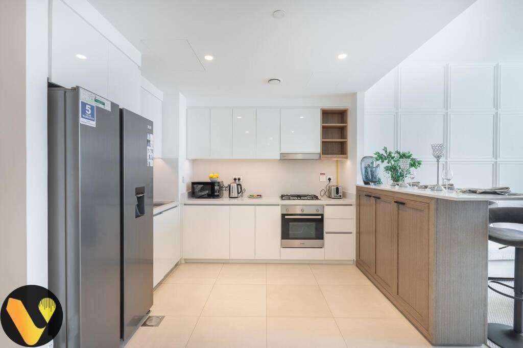 Downtown Views Ii - Vogue Two Bedroom With Balcony And Full Burj Khalifa View Lägenhet *