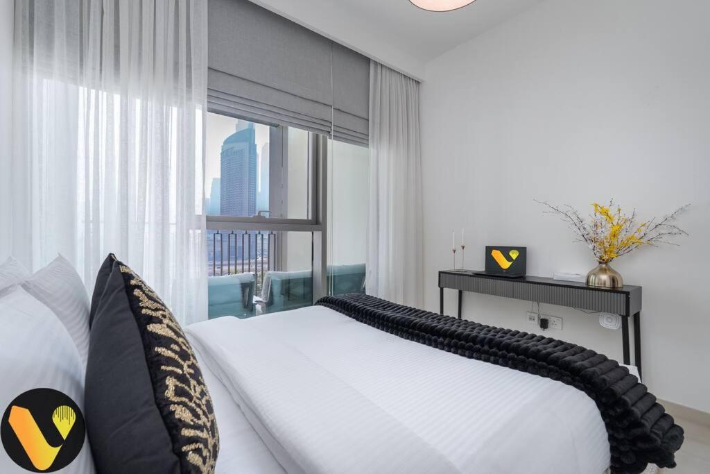 Lägenhet Downtown Views Ii - Vogue Two Bedroom With Balcony And Full Burj Khalifa View Dubai
