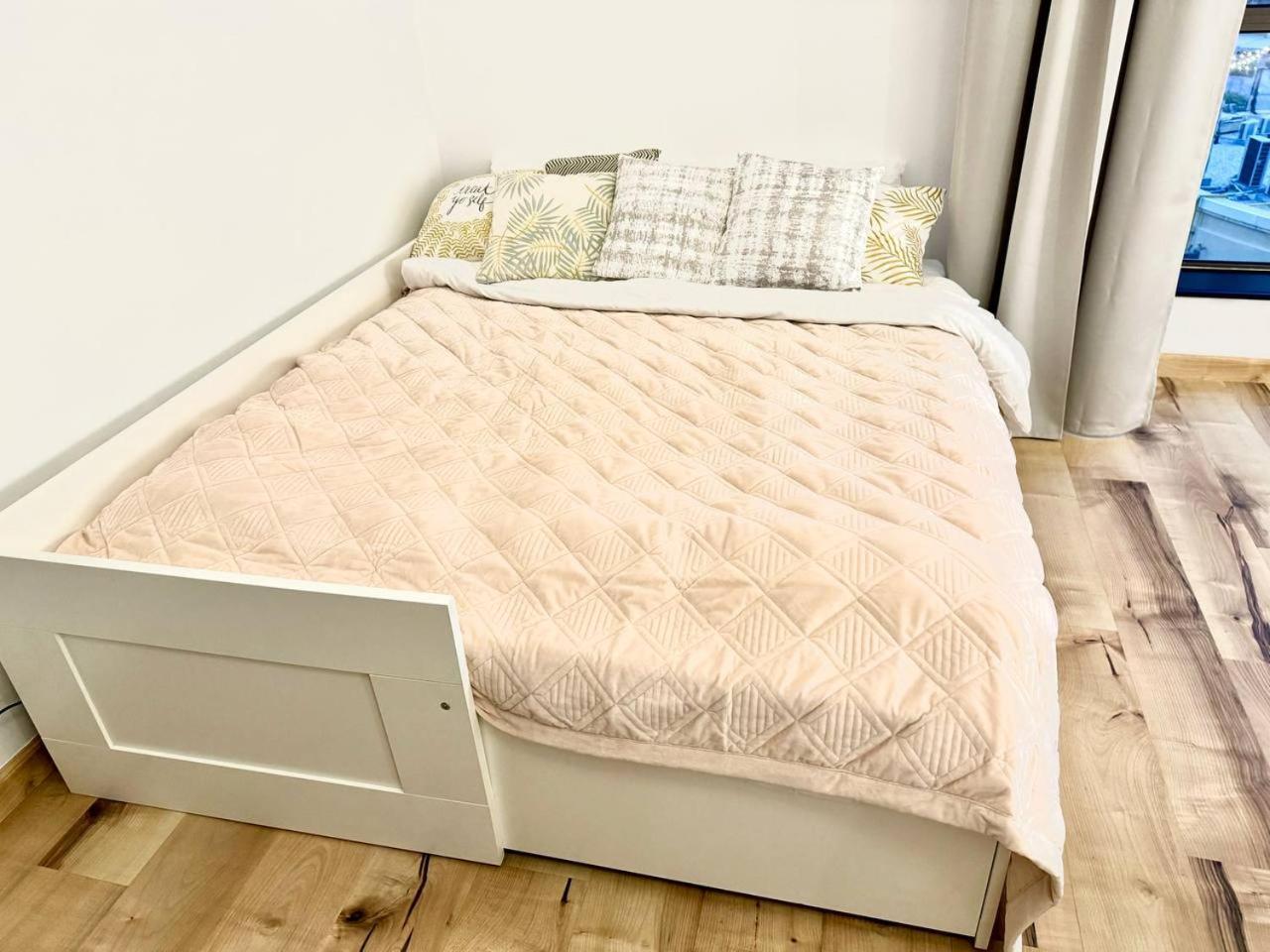 Stylish Beachside 3 Beds In Jbr Apartment