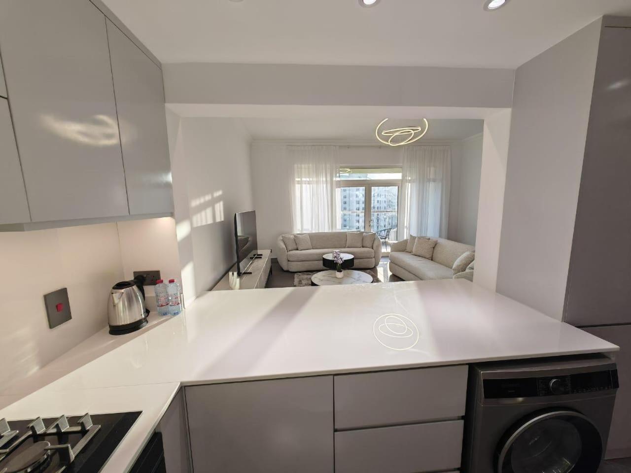 2 Bedroom Front Appartement *