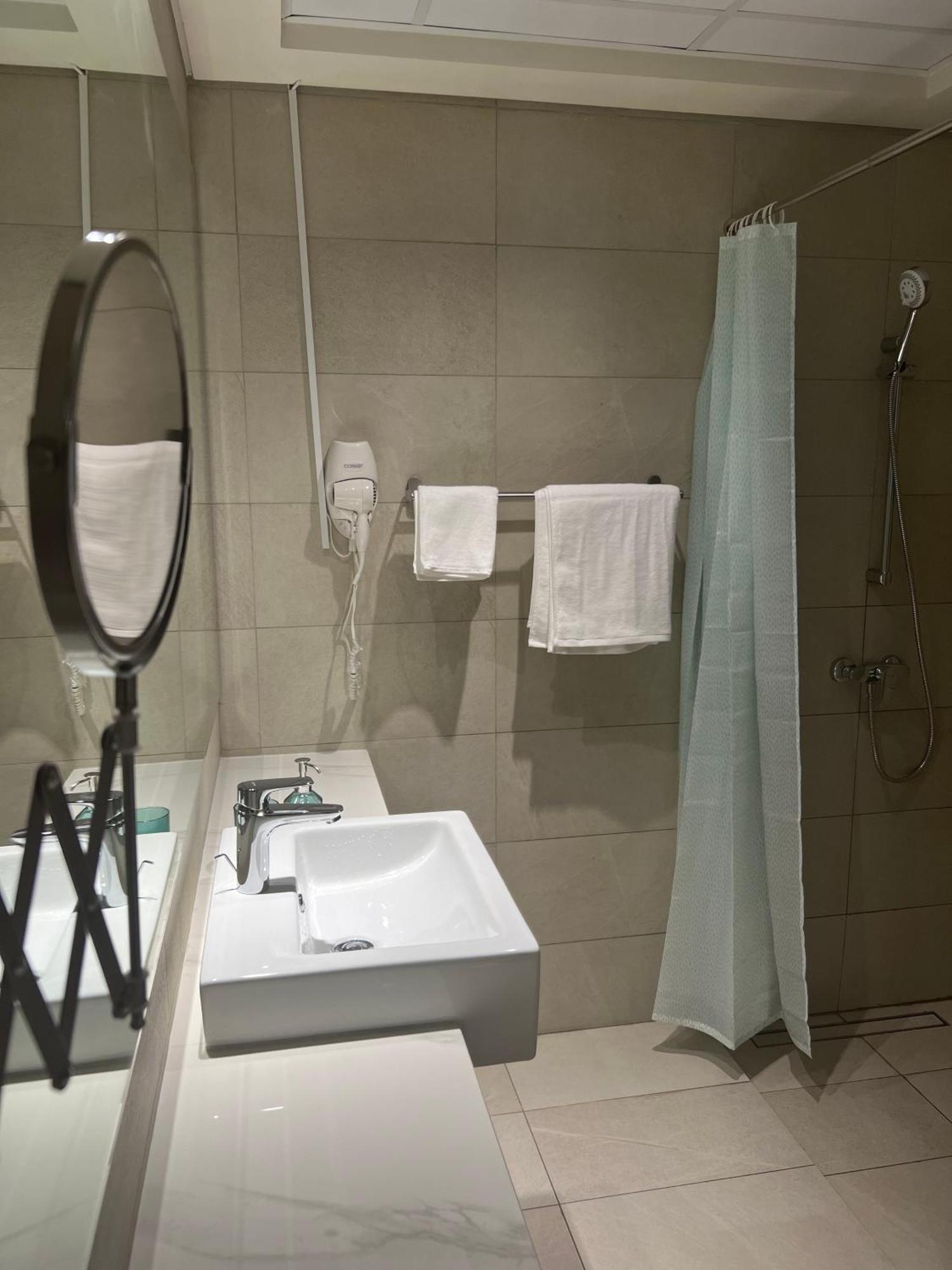 Special Offer One Bedroom At Azizi Riviera Dubái