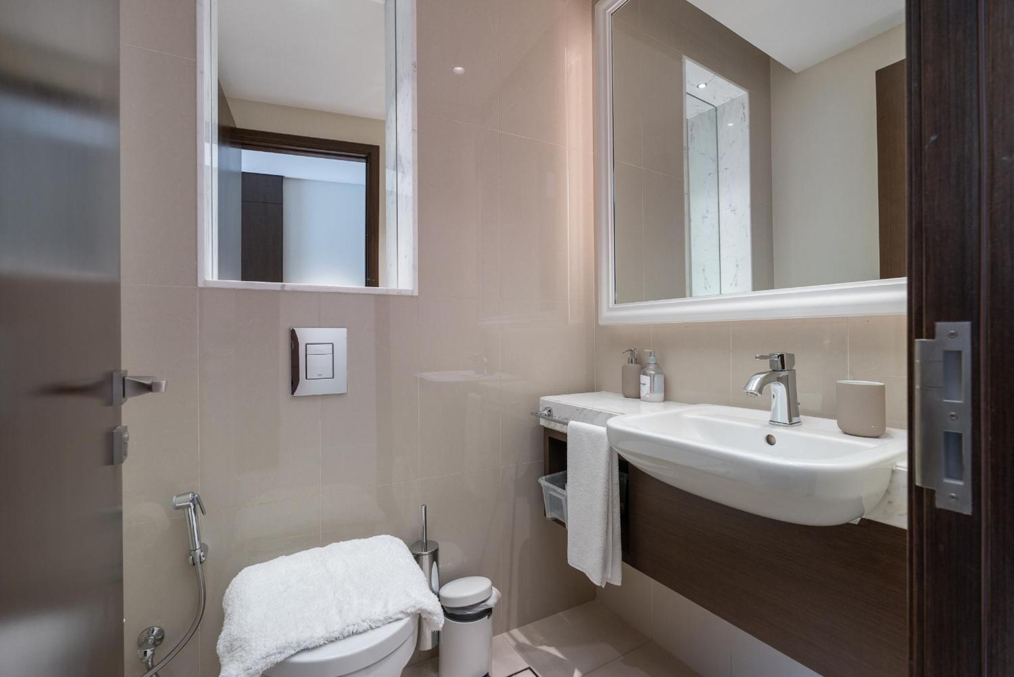 New Listing - Serviced & Amenities Apartemen
