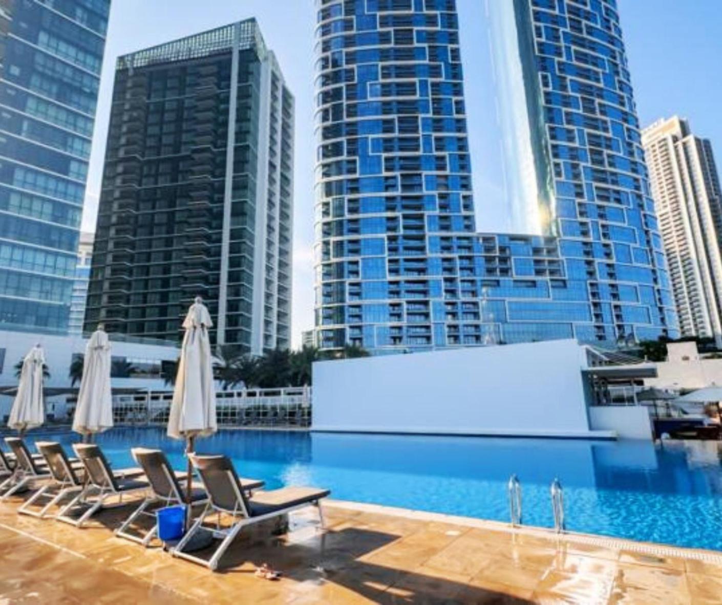 Ferrari Inspired Modern 3bhk With Maids And Full Sea View Dubaï
