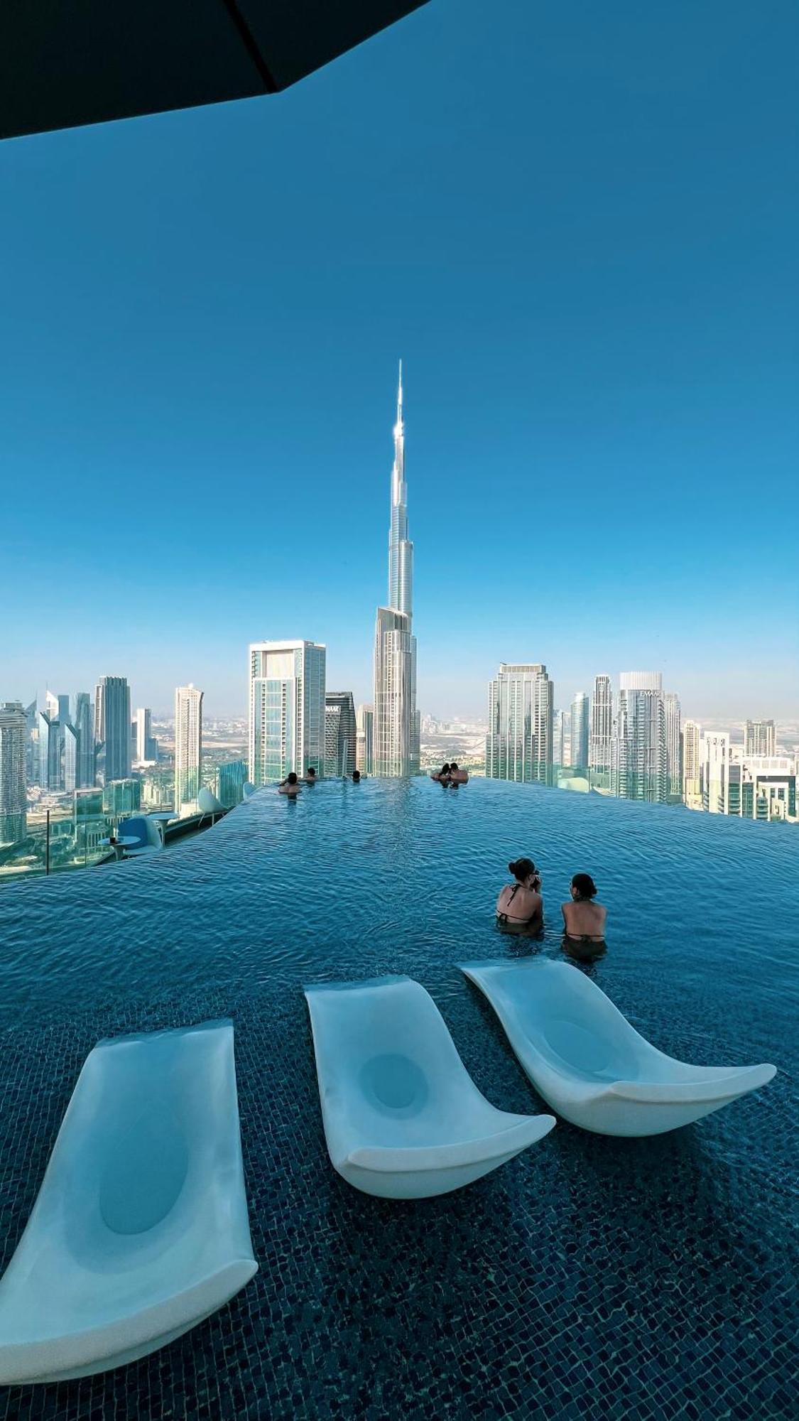 5 Star Living Burj Khalifa Infinity Pool Gym Dubaï