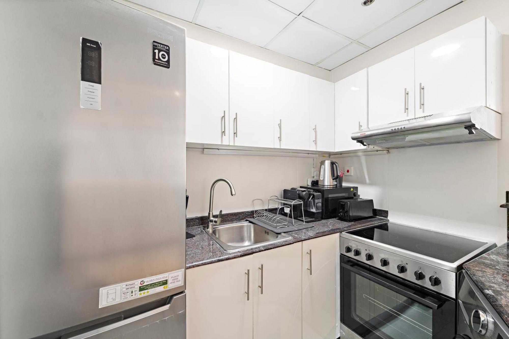 Lovely 1br In Manchester Tower With Pool And Gym Dubái