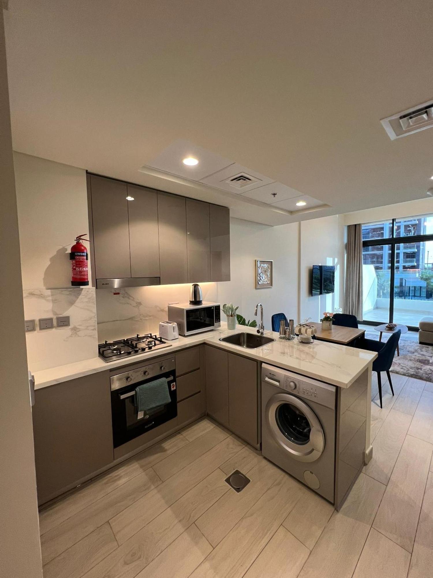 Special Offer One Bedroom At Azizi Riviera Apartamento
