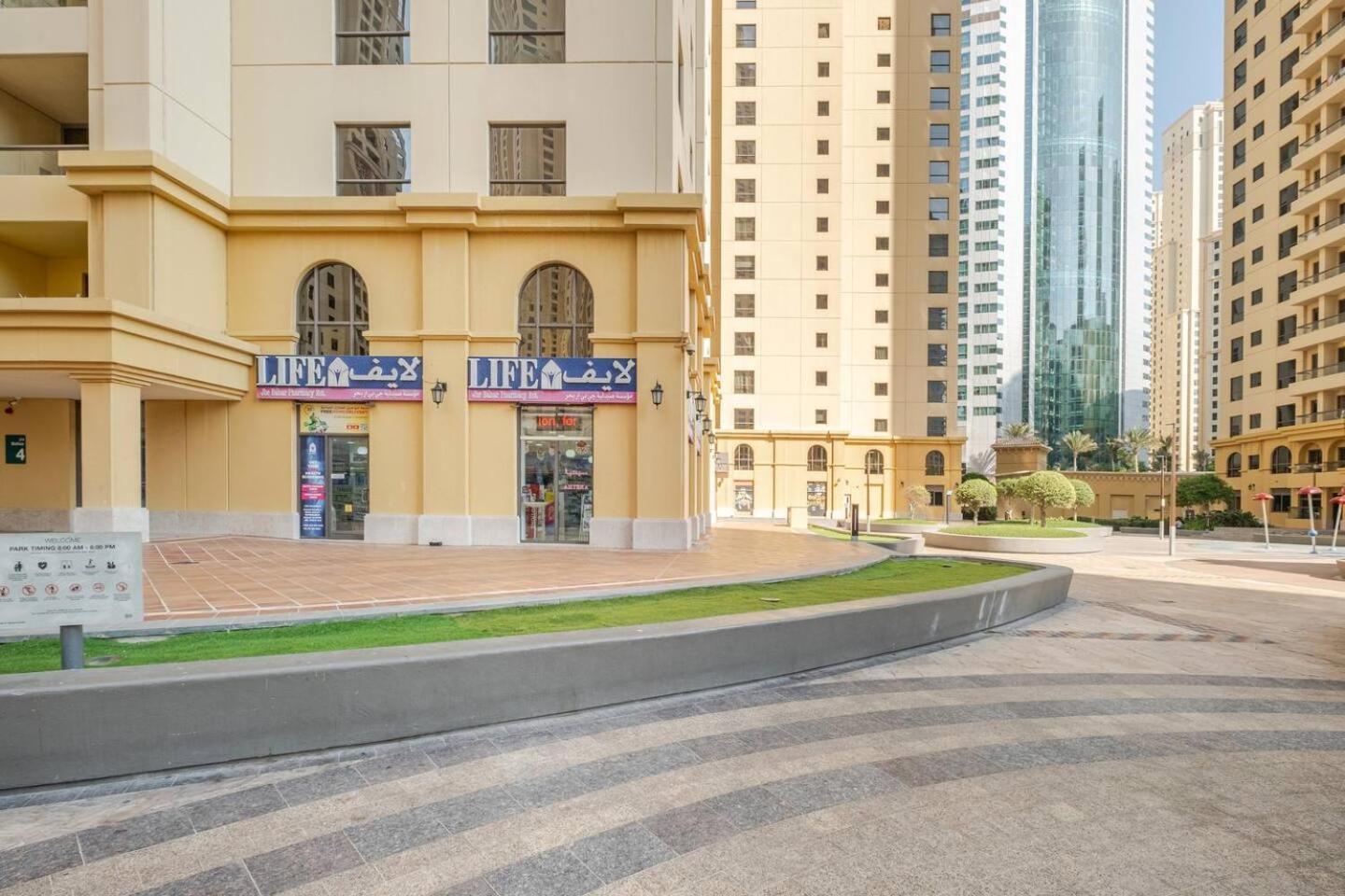 Stylish Beachside 3 Beds In Jbr Apartment *